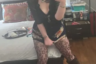 **PETITE REDHEAD AVAIL. NOW** - Image 9